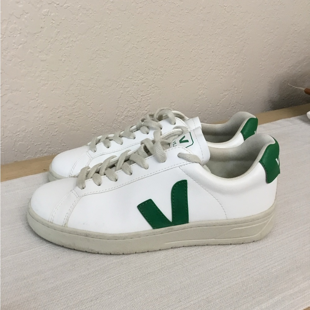 Veja Urca CWL Sneaker in White Emeraude size 5